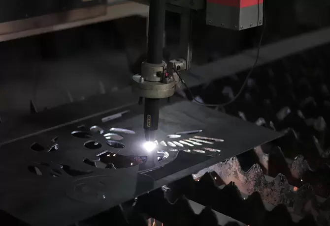 Jak części z blachy wycinane laserowo rewolucjonizują produkcję przemysłową